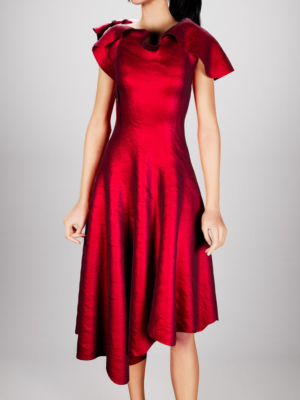 红色丝绸连衣裙*